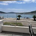 Seafront Marija With Terrace And Mooring Apartamento *