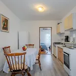 Seafront Marija With Terrace And Mooring Apartamento