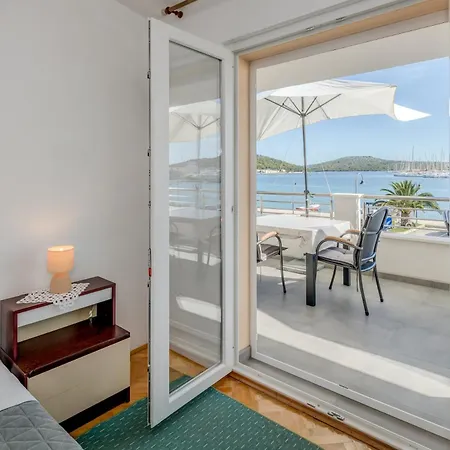 Seafront Marija With Terrace And Mooring Apartamento Rogoznica (Sibenik-Knin)