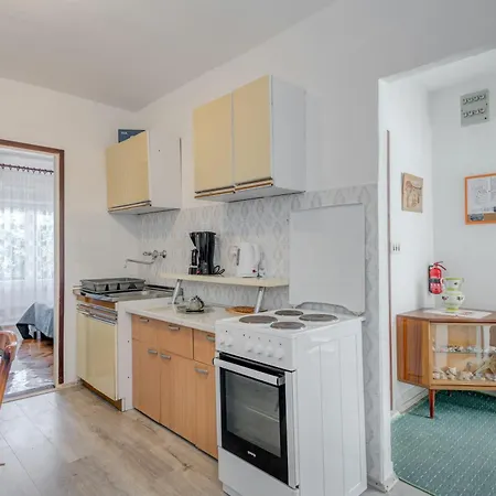 Seafront Marija With Terrace And Mooring 로고즈니차