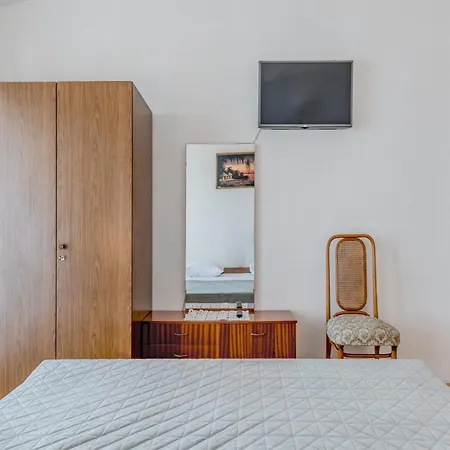 아파트 Seafront Marija With Terrace And Mooring