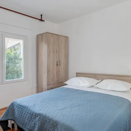 아파트 Seafront Marija With Terrace And Mooring 로고즈니차