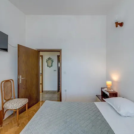 Seafront Marija With Terrace And Mooring * 로고즈니차