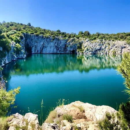 Seafront Marija With Terrace And Mooring 아파트 *