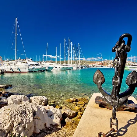 דירה Seafront Marija With Terrace And Mooring רוגוזניצה