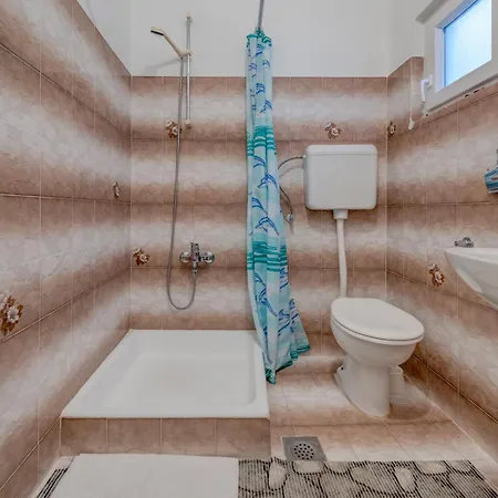 Seafront Marija With Terrace And Mooring 아파트