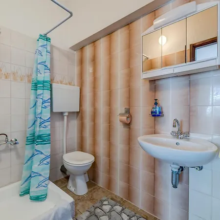 아파트 Seafront Marija With Terrace And Mooring *