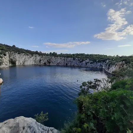 Seafront Marija With Terrace And Mooring דירה רוגוזניצה
