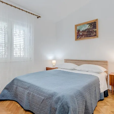 아파트 Seafront Marija With Terrace And Mooring