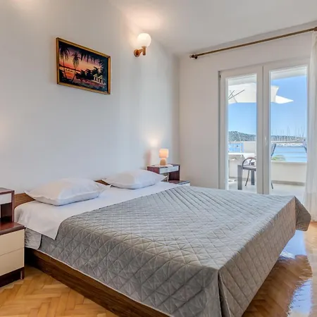 Seafront Marija With Terrace And Mooring 아파트 로고즈니차