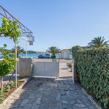 Seafront Marija With Terrace And Mooring Lejlighed *