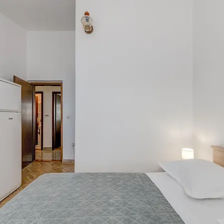 Apartment Seafront Marija With Terrace And Mooring *