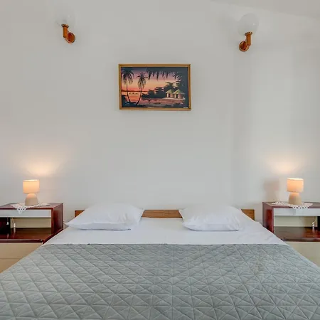 Seafront Marija With Terrace And Mooring * 로고즈니차