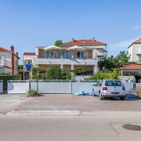 아파트 Seafront Marija With Terrace And Mooring *