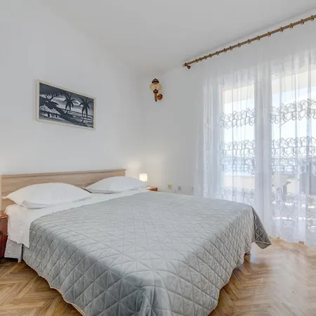 דירה Seafront Marija With Terrace And Mooring *