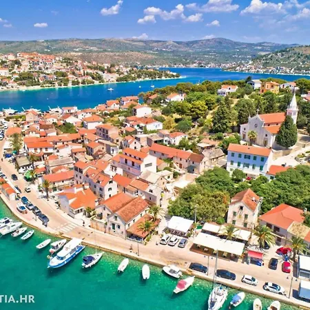 Seafront Marija With Terrace And Mooring 아파트 로고즈니차