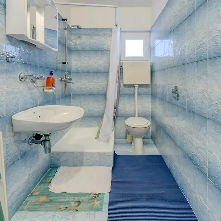 Seafront Marija With Terrace And Mooring 아파트 로고즈니차