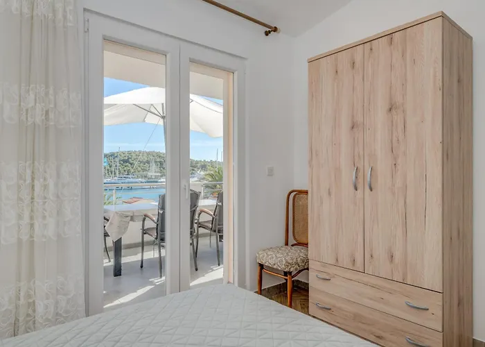 Seafront Marija With Terrace And Mooring ロゴズニッツァ