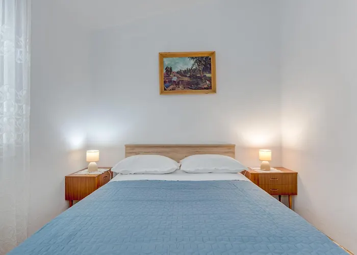 Seafront Marija With Terrace And Mooring Appartement