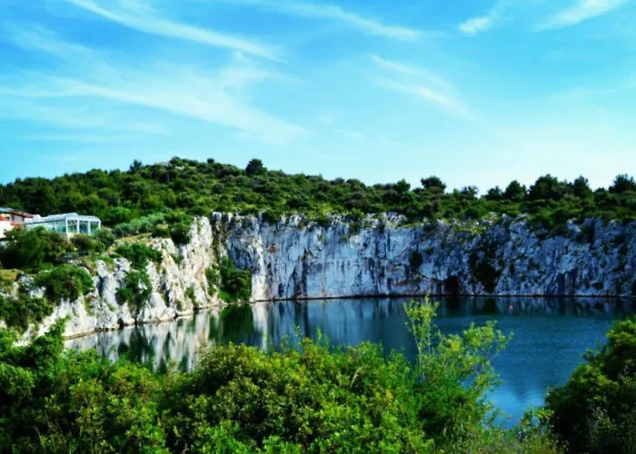 Seafront Marija With Terrace And Mooring Appartement