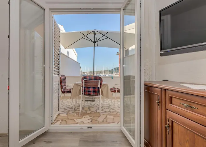 Appartement Seafront Marija With Terrace And Mooring *