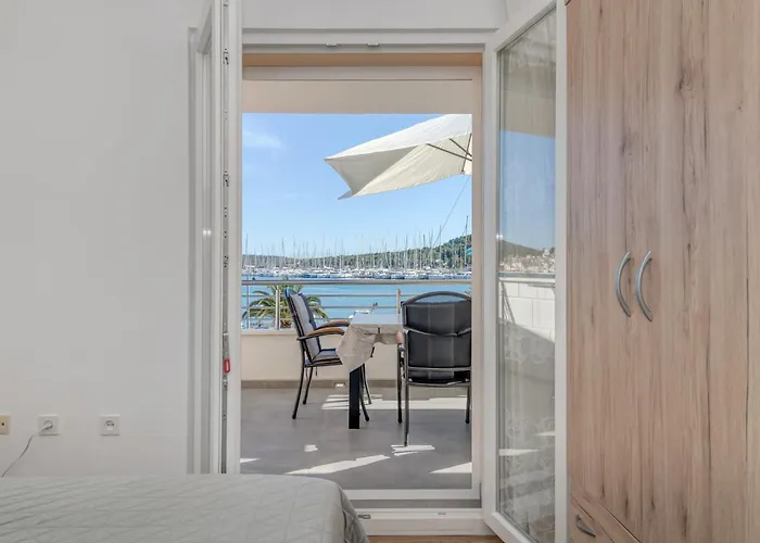 Appartement Seafront Marija With Terrace And Mooring Rogoznica (Sibenik-Knin)