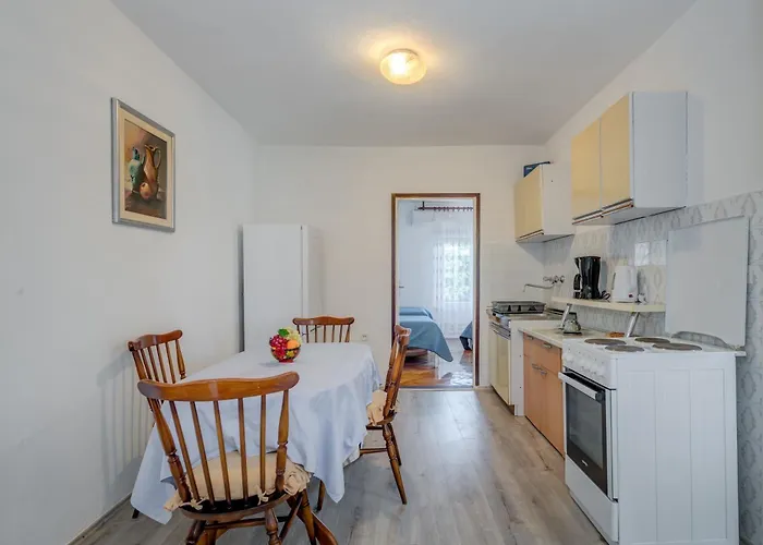 Seafront Marija With Terrace And Mooring Appartement