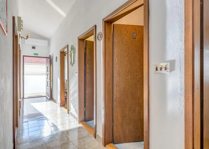 Appartement Seafront Marija With Terrace And Mooring