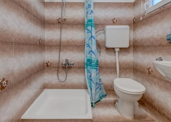 Seafront Marija With Terrace And Mooring Appartement