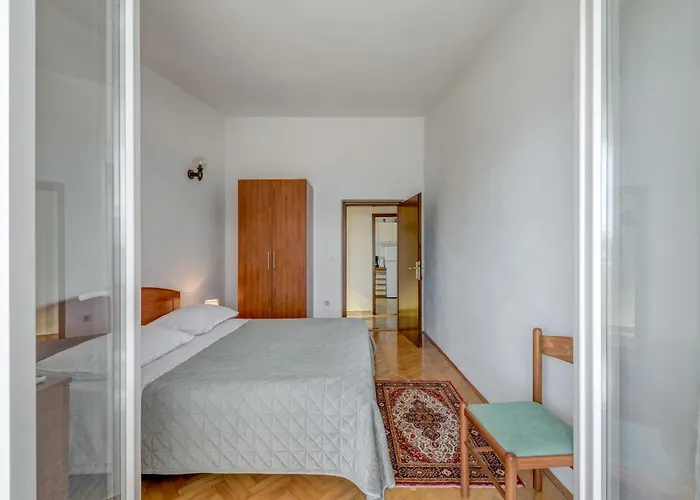 Seafront Marija With Terrace And Mooring アパート