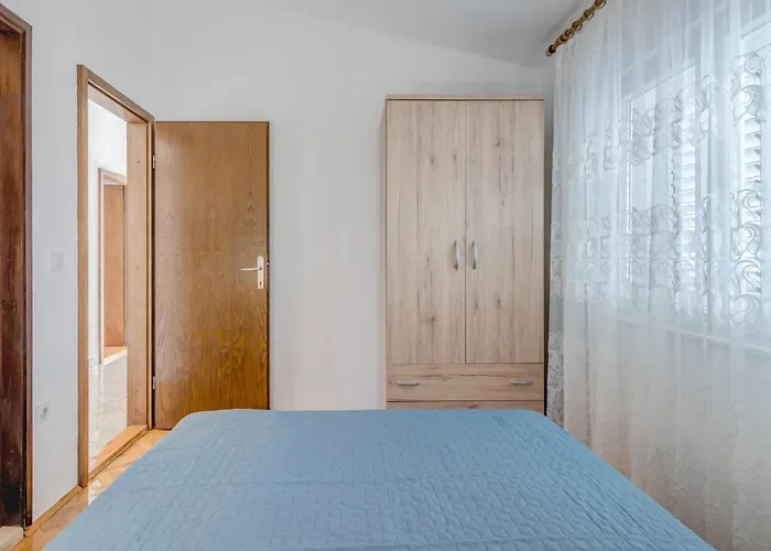 アパート Seafront Marija With Terrace And Mooring