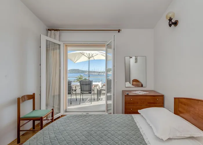 Seafront Marija With Terrace And Mooring * ロゴズニッツァ