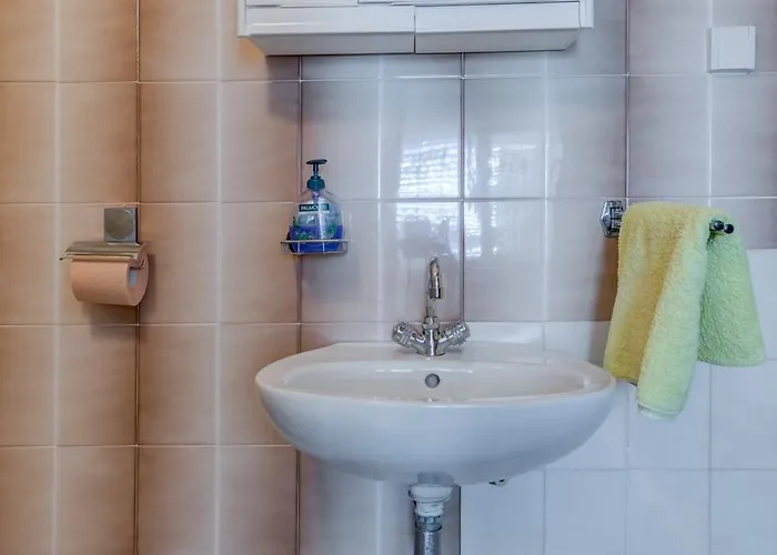 Seafront Marija With Terrace And Mooring アパート