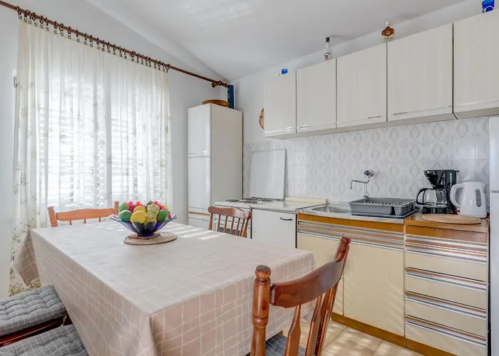 Appartement Seafront Marija With Terrace And Mooring